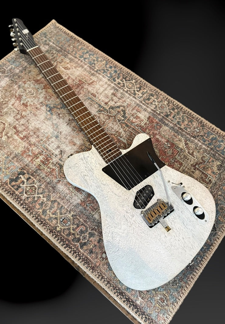 Tao Guitars T-Bucket. 2021 - Korina w/ 25.5" scale lentgh and hiddenn neck Pickup.) NEW, Authorized Dealer)