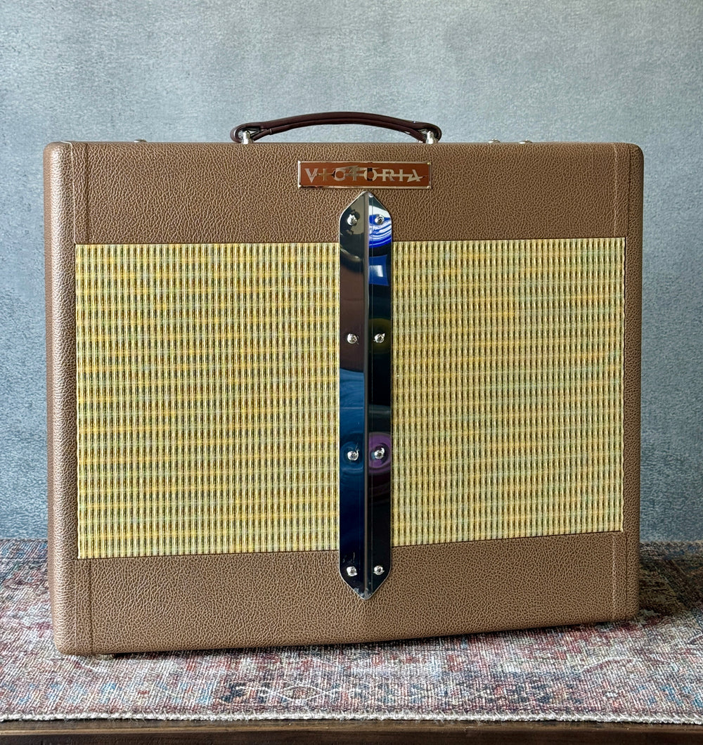 Victoria Amplifiers Club Deluxe 2x10 V-Front – Cocoa Levant Tolex / Wheat Grill (Authorized Dealer) by VICTORIA AMPS