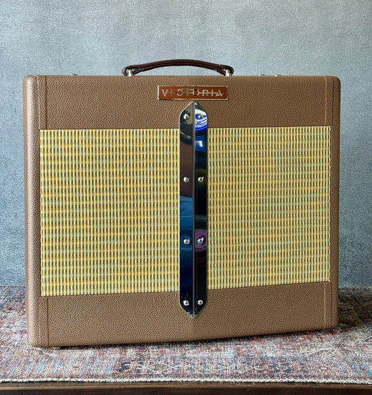 Victoria Amplifiers Club Deluxe 2x10 V-Front – Cocoa Levant Tolex / Wheat Grill (Authorized Dealer) by VICTORIA AMPS