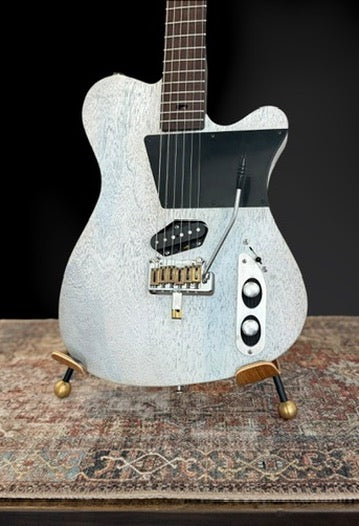 Tao Guitars T-Bucket. 2021 - Korina w/ 25.5" scale lentgh and hiddenn neck Pickup.) NEW, Authorized Dealer)