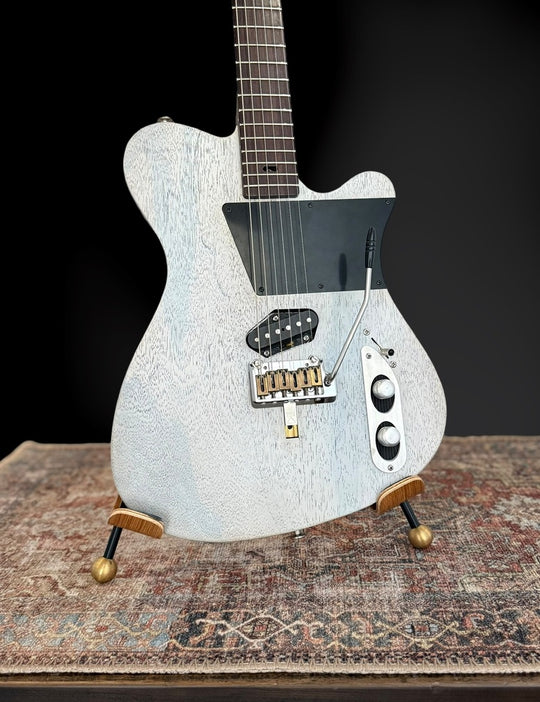 Tao Guitars T-Bucket. 2021 - Korina w/ 25.5" scale lentgh and hiddenn neck Pickup.) NEW, Authorized Dealer)