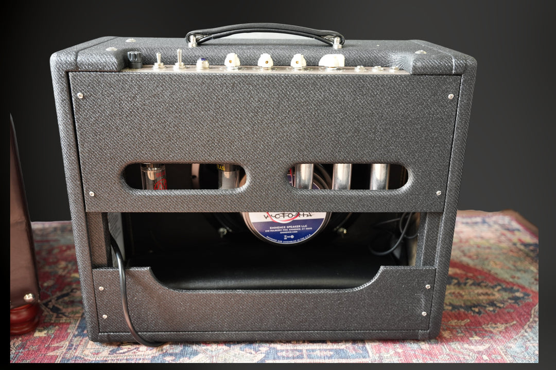 VICTORIA AMPS CLUB DELUXE by VICTORIA AMPS