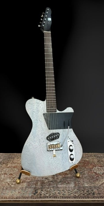 Tao Guitars T-Bucket. 2021 - Korina w/ 25.5" scale lentgh and hiddenn neck Pickup.) NEW, Authorized Dealer)