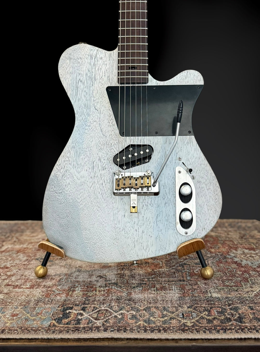 Tao Guitars T-Bucket. 2021 - Korina w/ 25.5" scale lentgh and hiddenn neck Pickup.) NEW, Authorized Dealer)