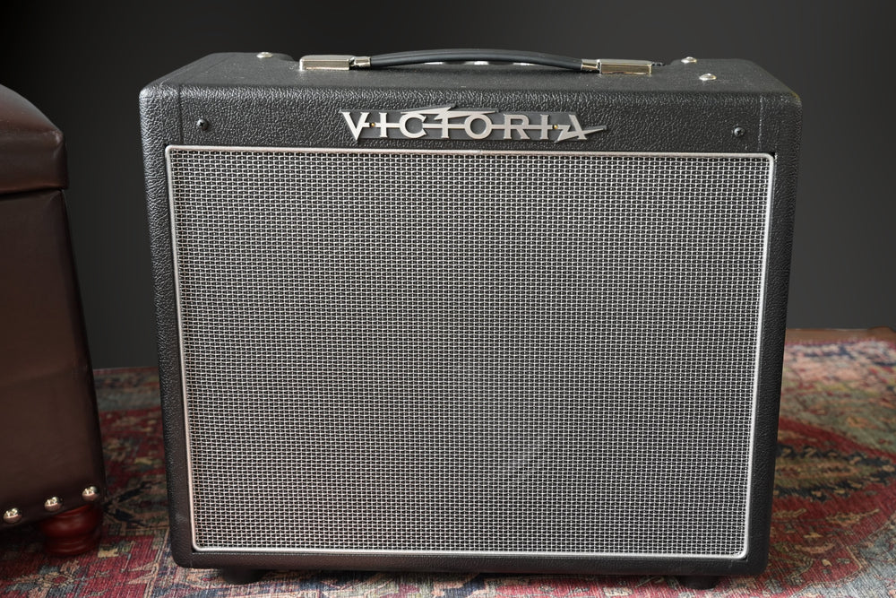 VICTORIA AMPS CLUB DELUXE by VICTORIA AMPS