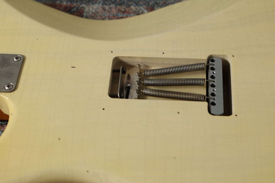 Lelah Customs Model 37S – Blonde