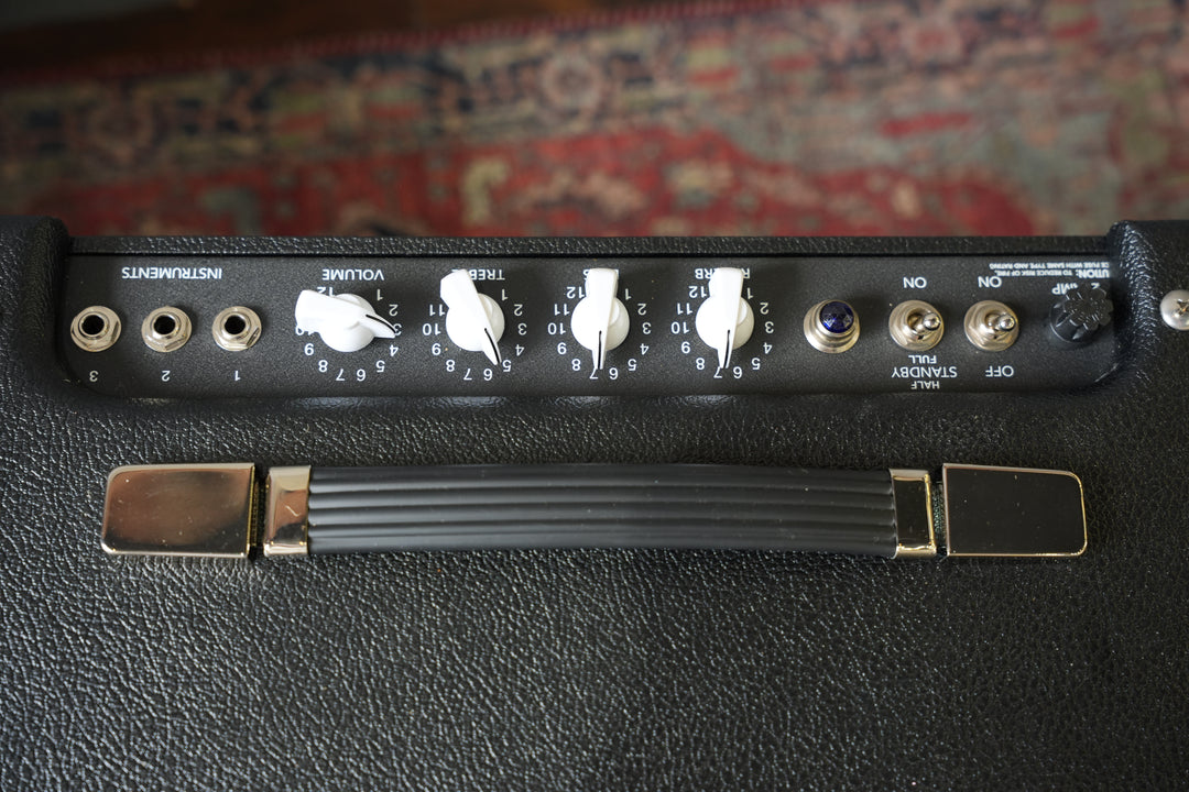 VICTORIA AMPS CLUB DELUXE by VICTORIA AMPS