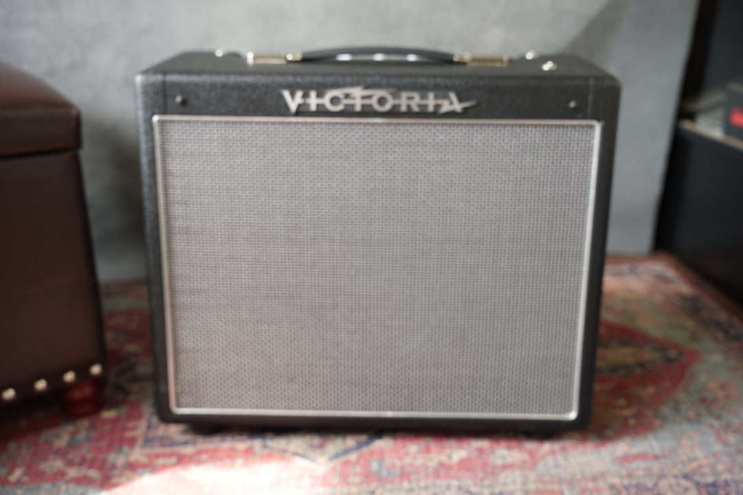 VICTORIA AMPS CLUB DELUXE by VICTORIA AMPS