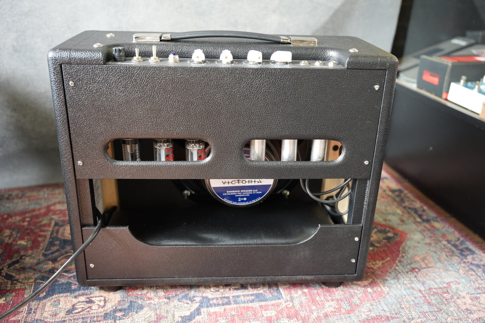 VICTORIA AMPS CLUB DELUXE by VICTORIA AMPS