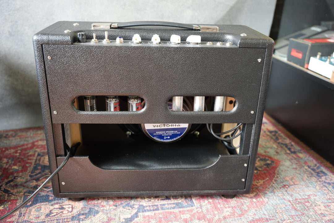 VICTORIA AMPS CLUB DELUXE by VICTORIA AMPS