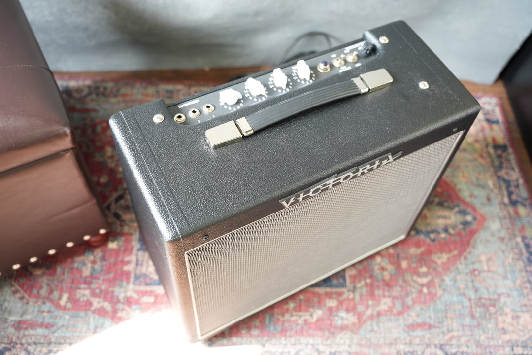 VICTORIA AMPS CLUB DELUXE by VICTORIA AMPS