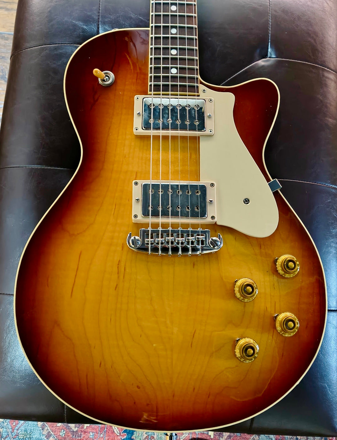 Gil Yaron Bone I in Sunburst by South Shore Guitar Boutique