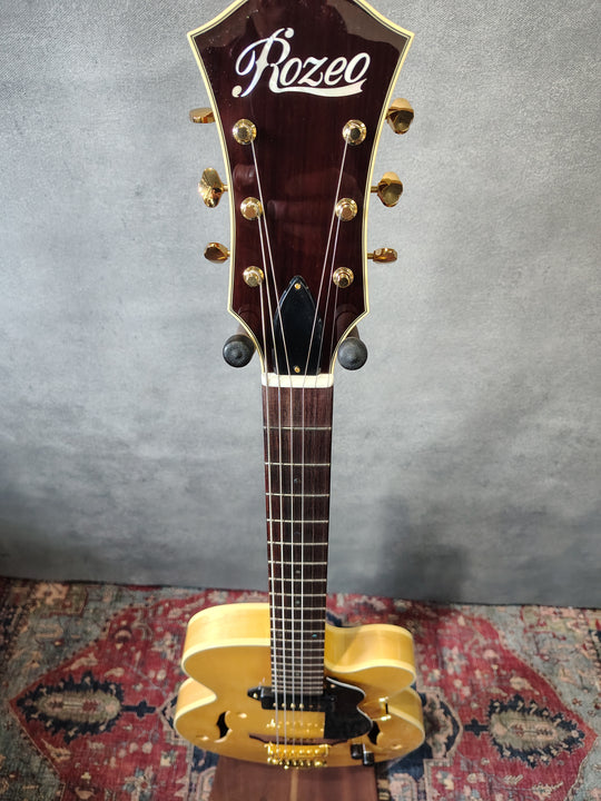 Rozeo "Lady Bug" Natural by Tarada Guitars