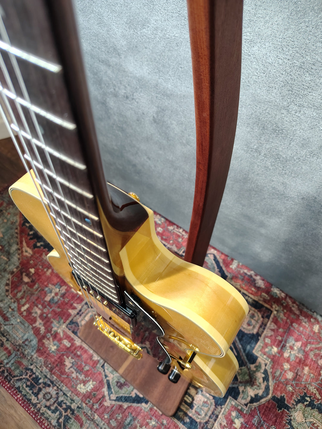 Rozeo "Lady Bug" Natural by Tarada Guitars