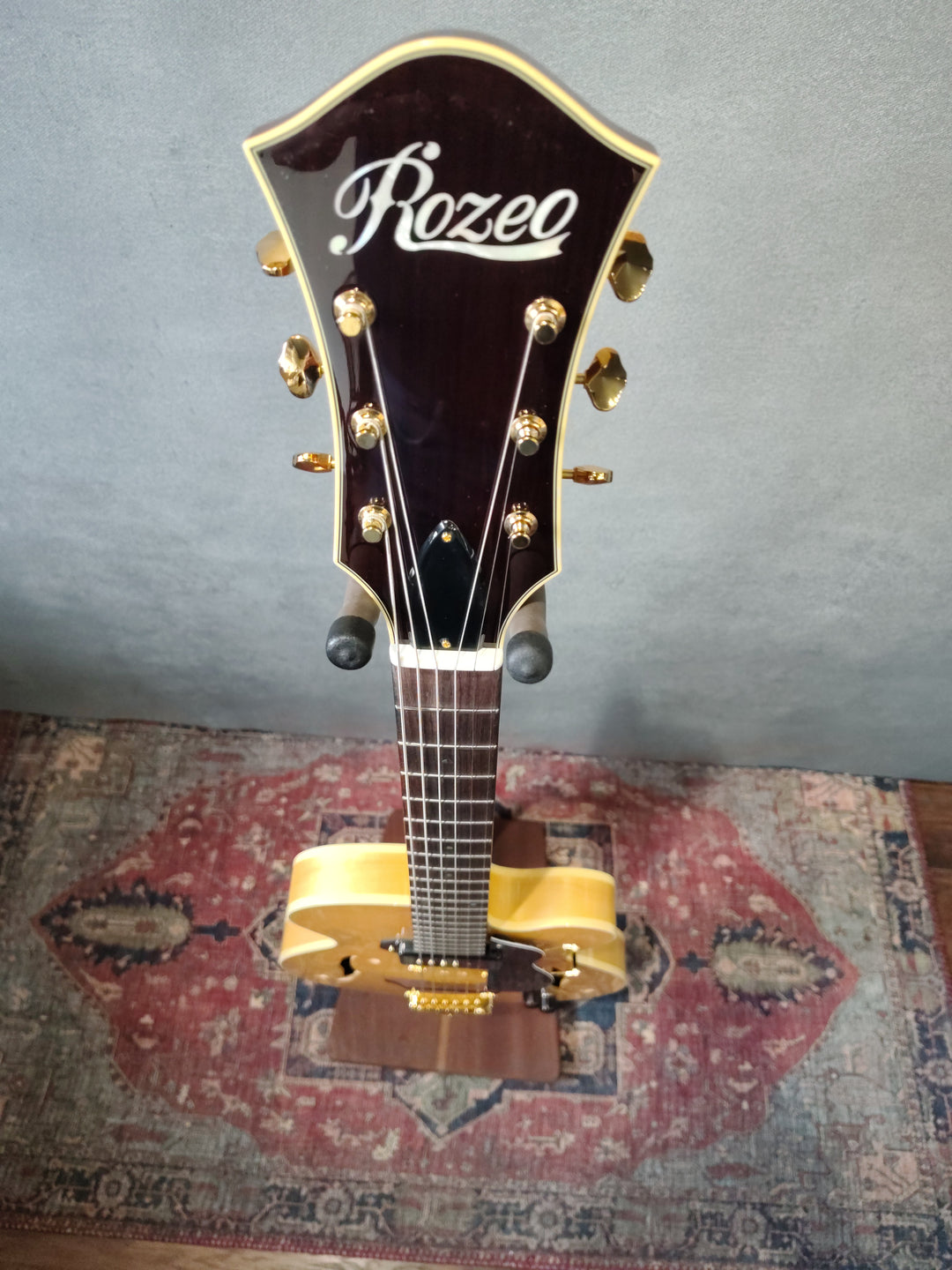 Rozeo "Lady Bug" Natural by Tarada Guitars