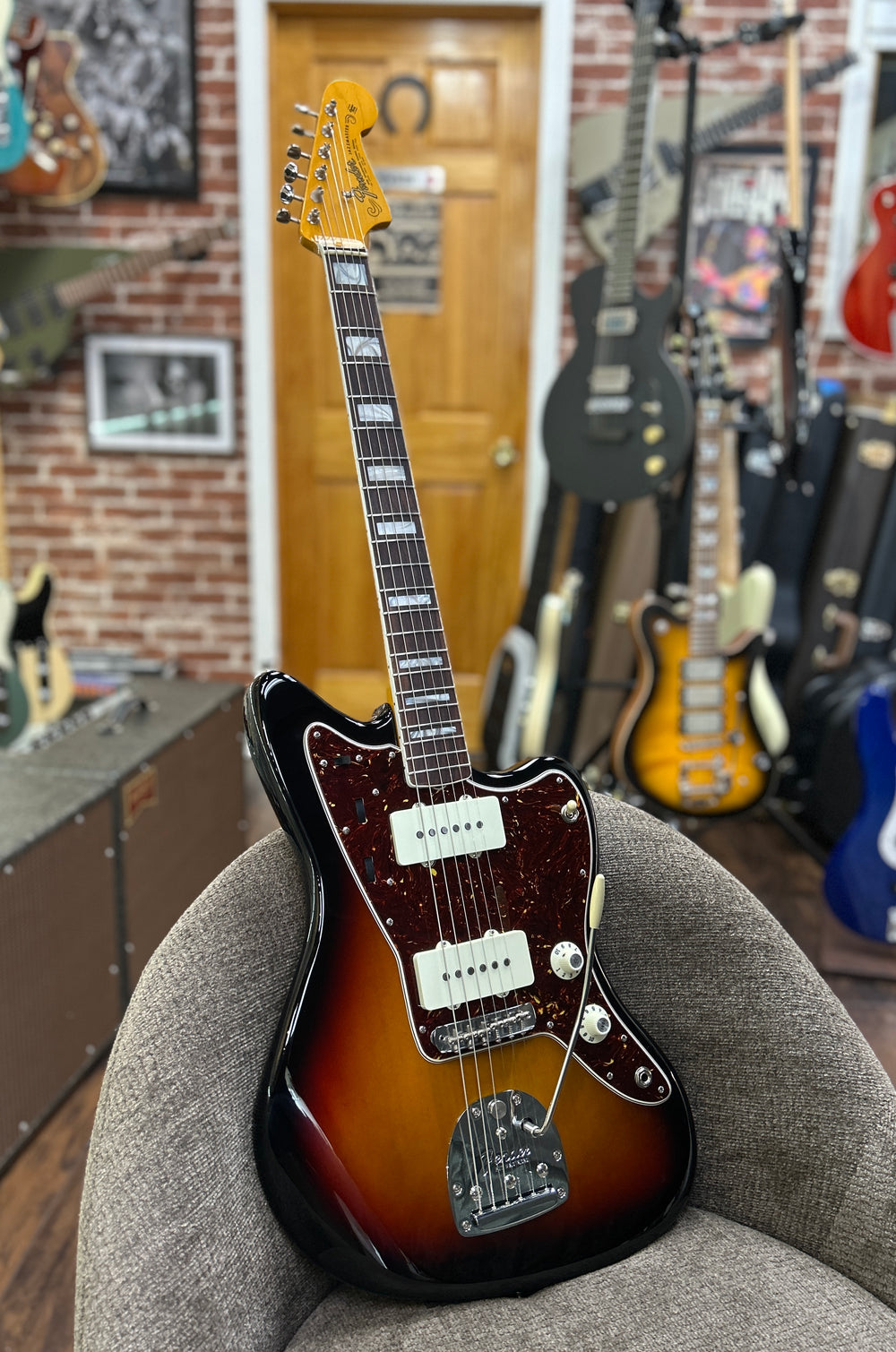 Fender American Vintage II '66 Jazzmaster - 3 Color Sunburst