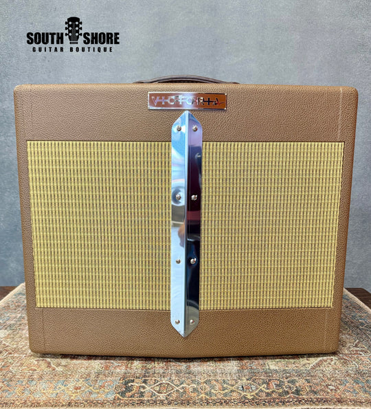 Victoria Amplifiers Club Deluxe 2x10 V-Front – Cocoa Levant Tolex / Wheat Grill by VICTORIA AMPS
