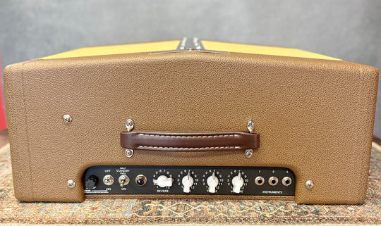 Victoria Amplifiers Club Deluxe 2x10 V-Front – Cocoa Levant Tolex / Wheat Grill by VICTORIA AMPS
