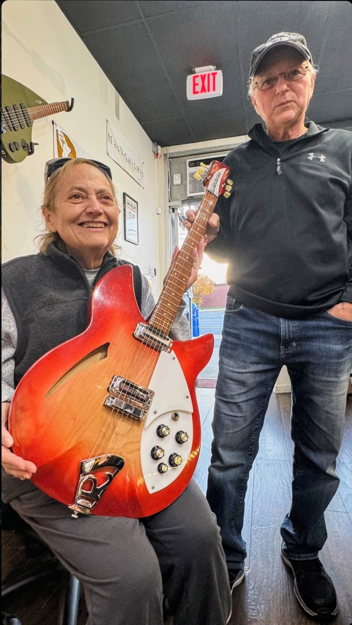 Rickenbacker 330 - 6 String model- Two Toaster pickups - 'R