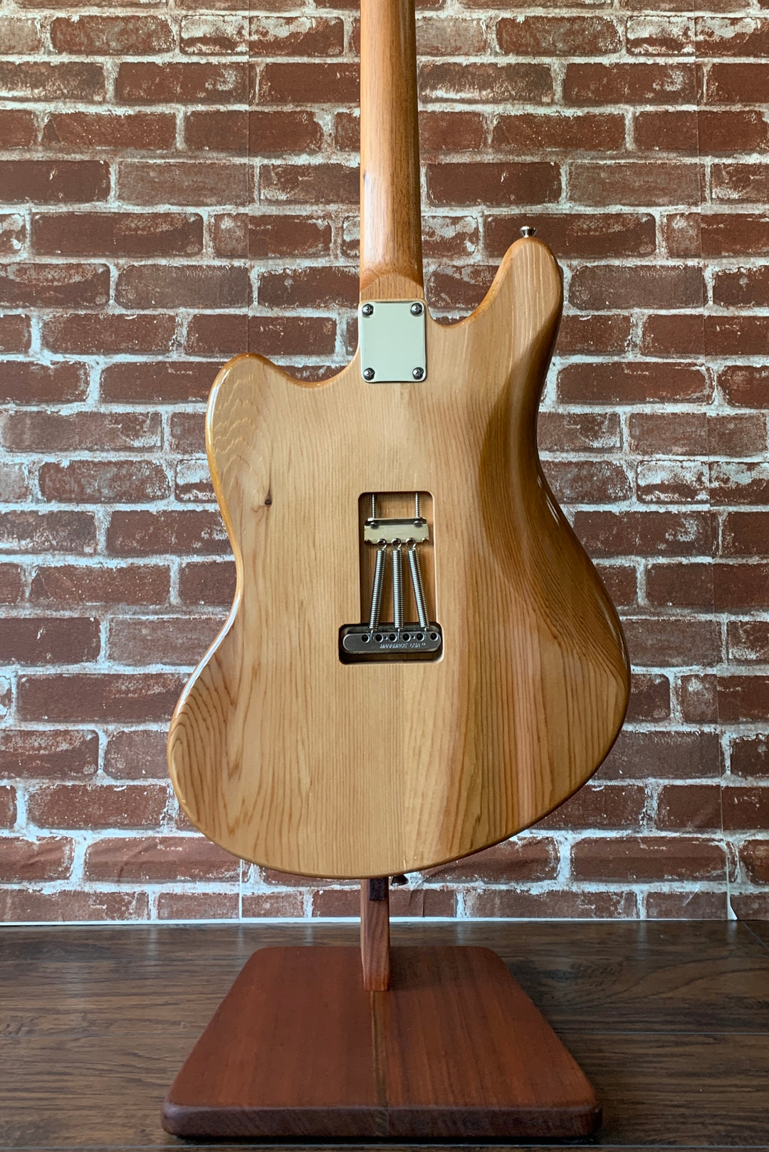 Bilt Relevator LS Floating Vibrato 2019 Natural Tinted Western Red Cedar.   "Authorized Bilt Dealer"