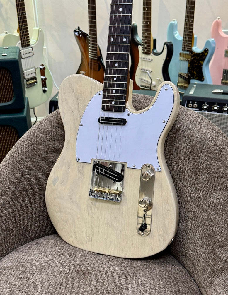Berly Bent T - Vintage White