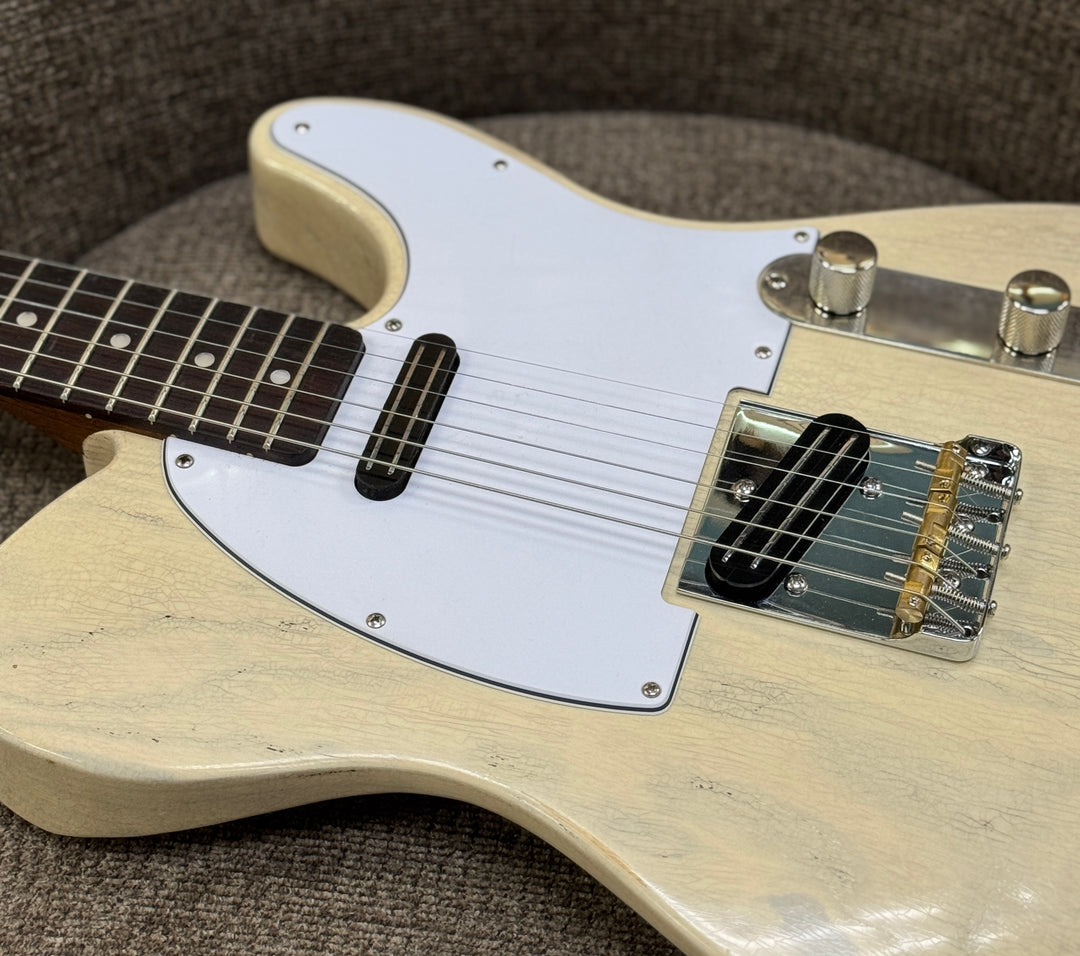 Berly Bent T - Vintage White