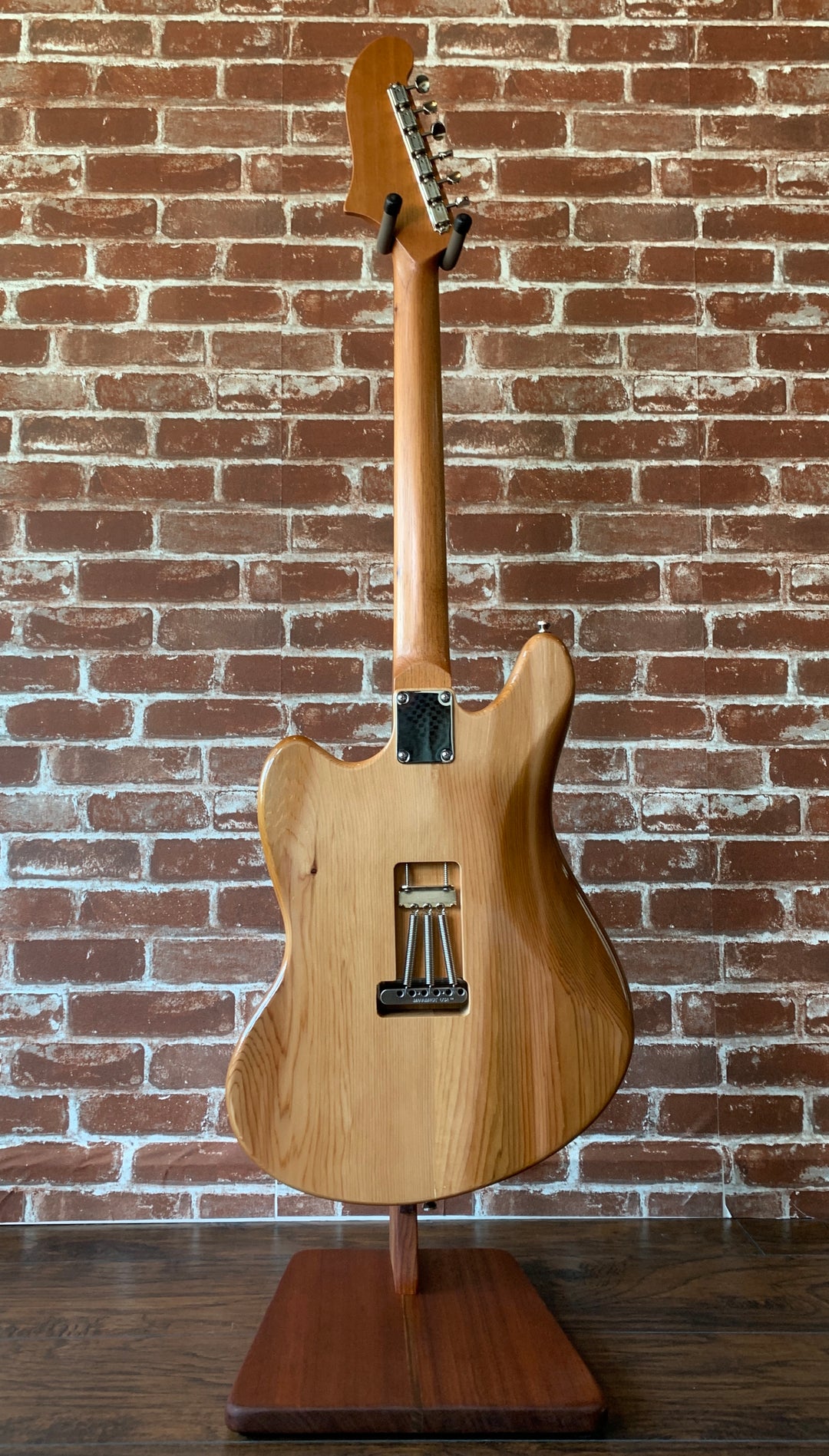 Bilt Relevator LS Floating Vibrato 2019 Natural Tinted Western Red Cedar.   "Authorized Bilt Dealer"