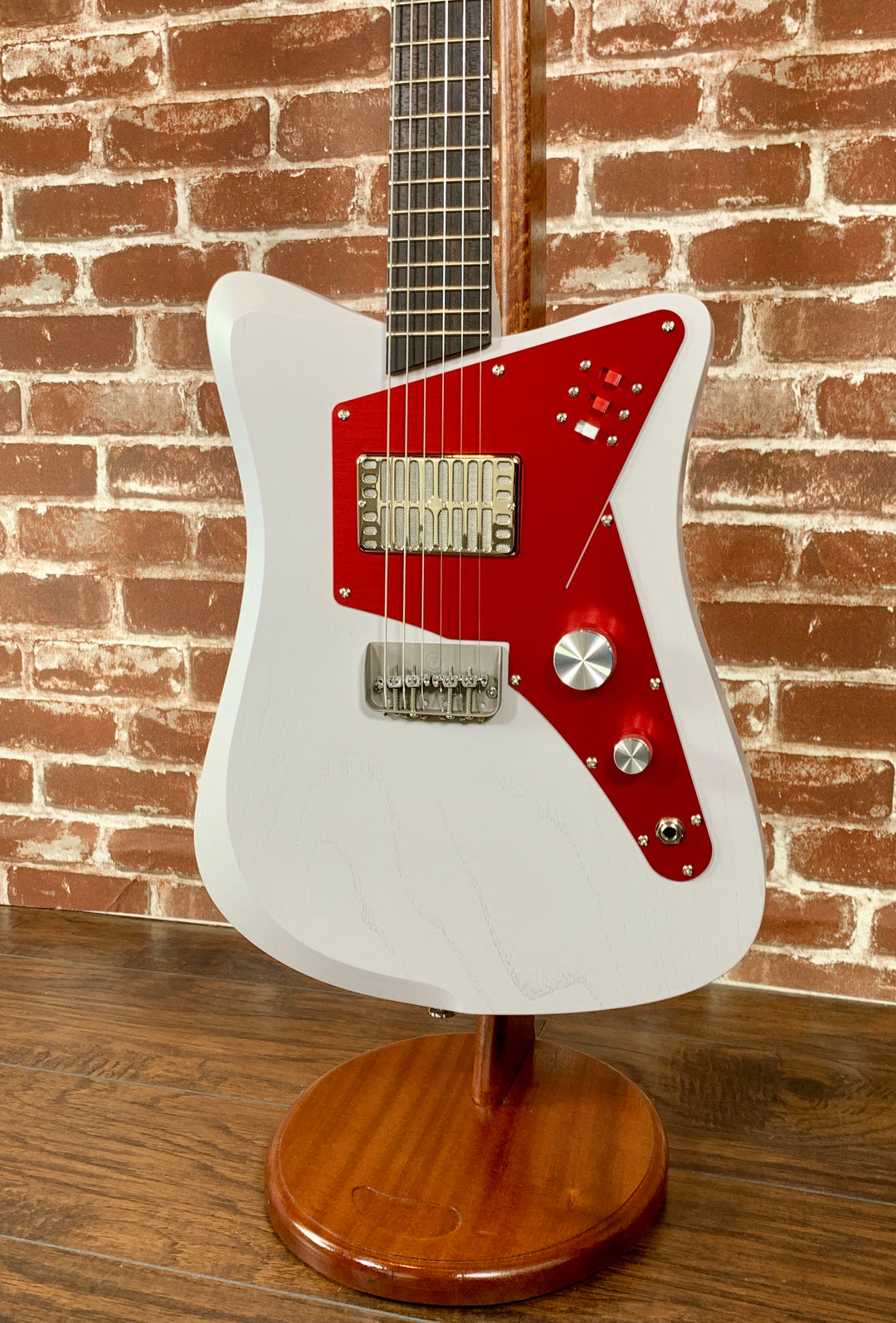 Uma Guitars (Early 2020) Jetson Concrete Grey/Red Anodized, Dual-Foil HB & Piezo Pickup, only 6lbs 7.4oz