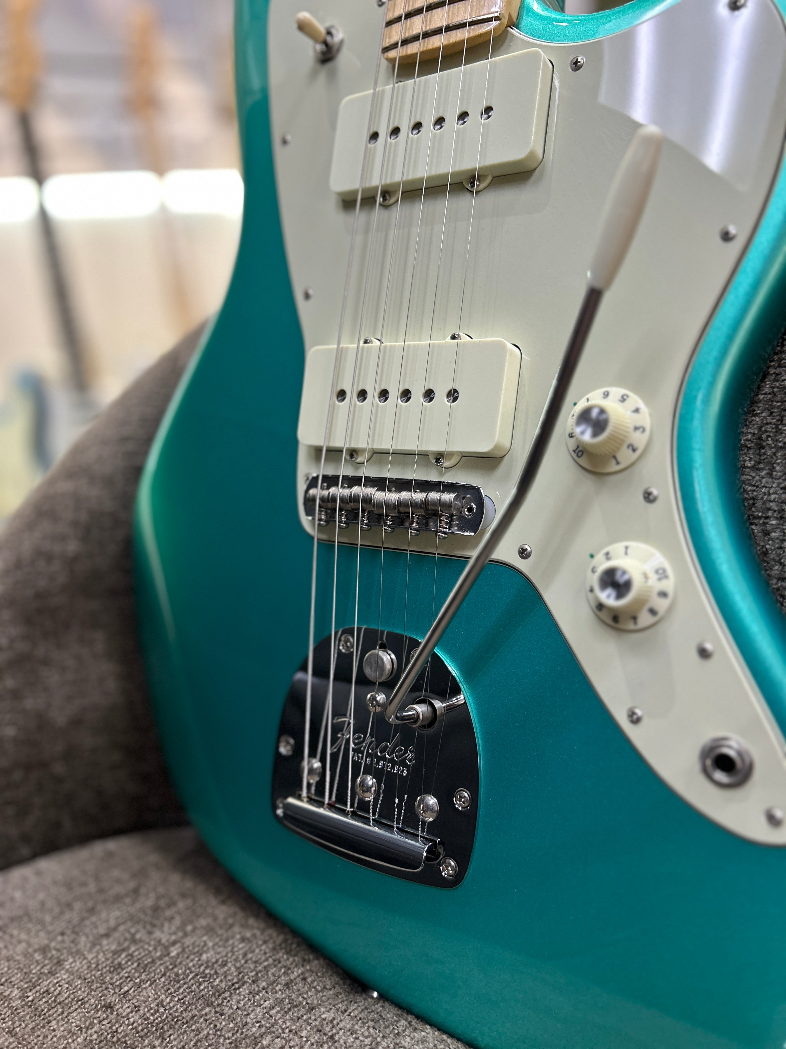 Fender American Professional Jazzmaster - Mystic Seafoam Green