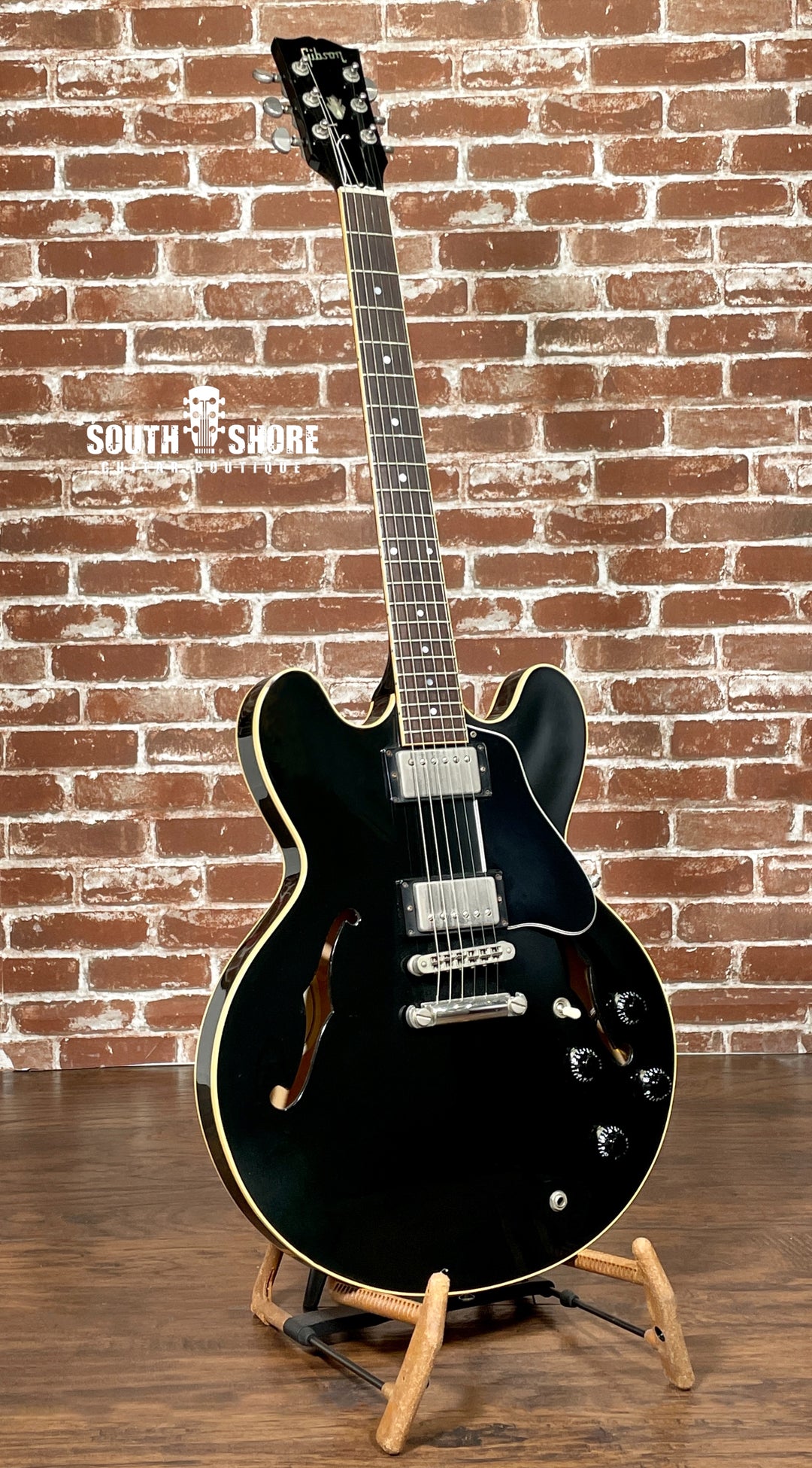 Gibson ES-335 Dot, 1988, Black/Ebony. Great Condition and Playability OHSC included (Likely Tim Shaw HB’s see pics)