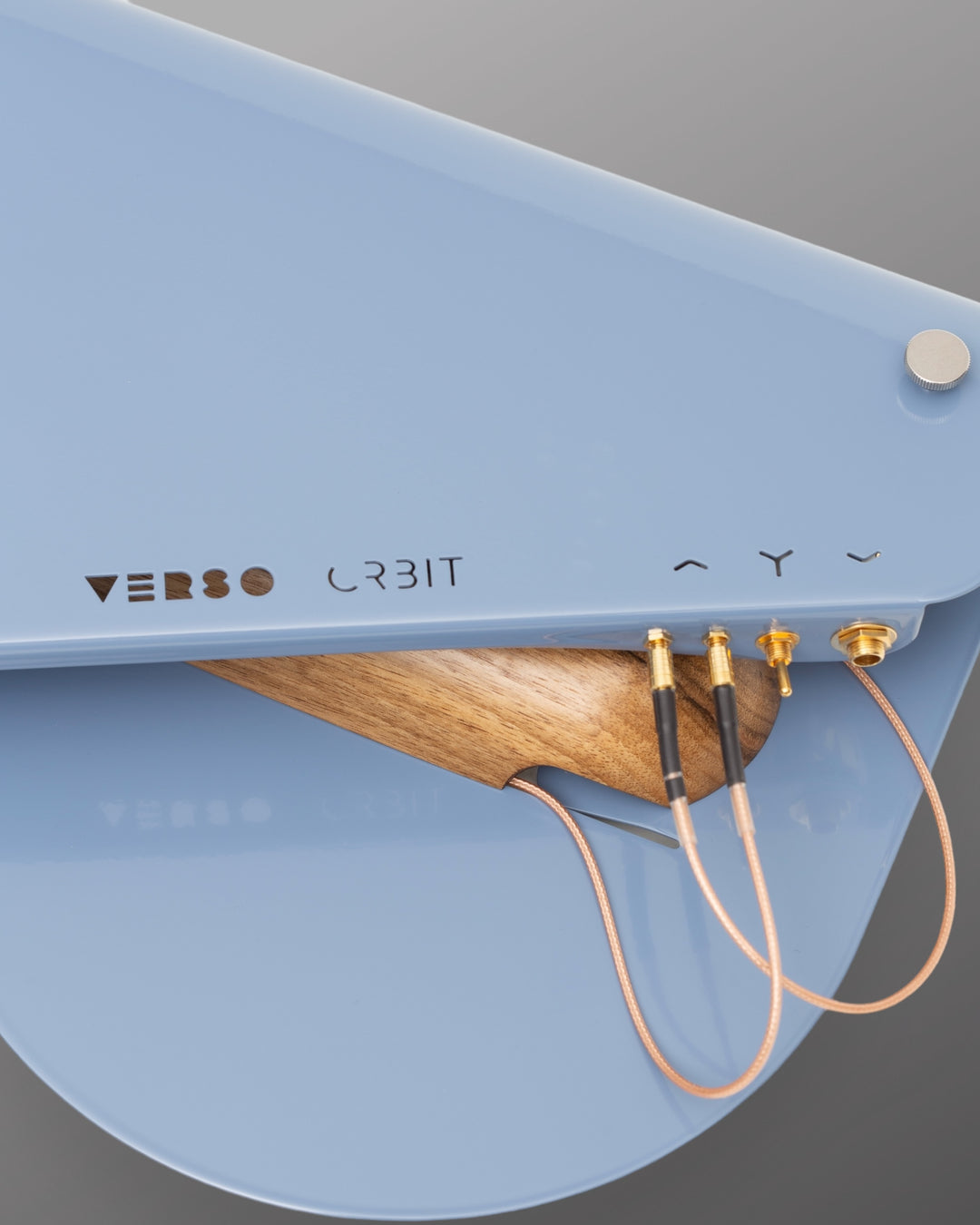 Verso Orbit Baritone 2024. - Dove Blue / Walnut - Sheet Metal Body w/ freely adjustable Magnetic Pickups SC1 Neck & HB2 Bridge - NEW. (Authorized Dealer)