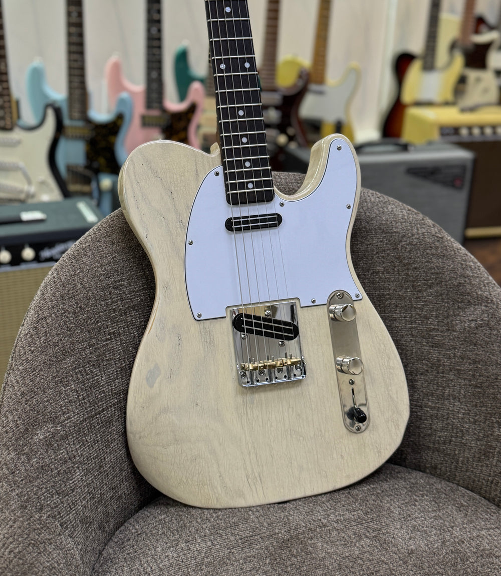 Berly Bent T - Vintage White