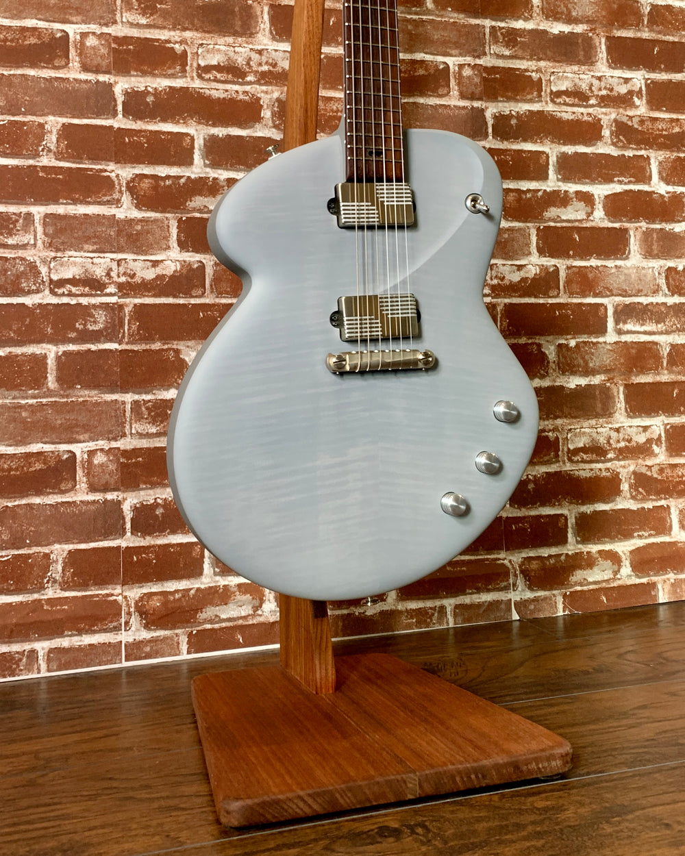 Tao Guitars Disco Volante  "Ando" 2018 Grey/Light Grey Ser # 13 6lbs 11oz