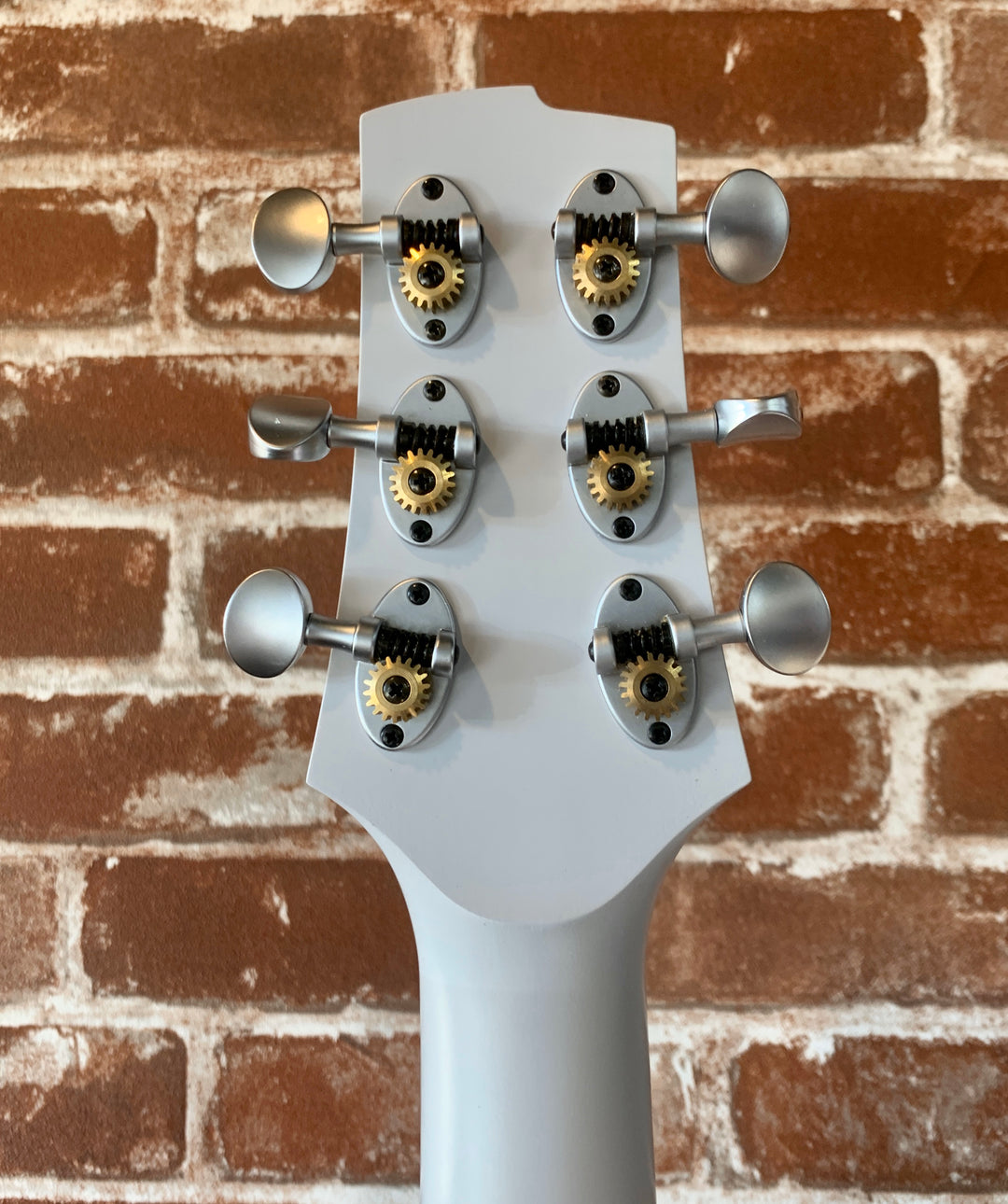 Uma Guitars (Early 2020) Jetson Concrete Grey/Red Anodized, Dual-Foil HB & Piezo Pickup, only 6lbs 7.4oz